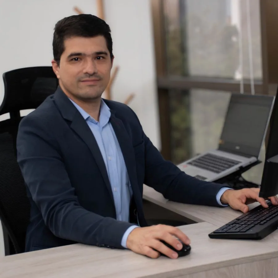 Cesar Robayo Servialaft